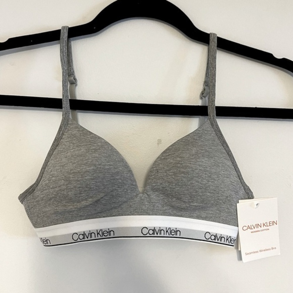 ✨NWT✨ Calvin Klein Junior grey seamless wireless padded bra